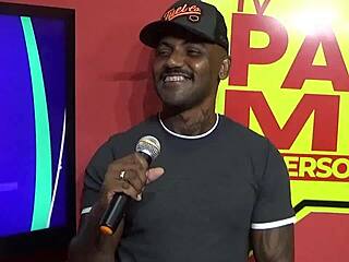 Vitor Guedes performs in São Paulo show.