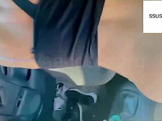 Me toca y me coje en publico!