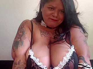 Mary Jhuana Eats Vegetables Through Her Pussy As Vegan Milf