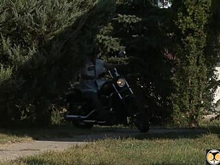 i'm stephanie sierra gettin' it on