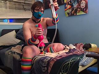 chiot soumis practices with bad dragon 😈