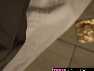 Teenfidelity Ashley Red Dominates Handyman Chad’s Cock with Fierce Riding