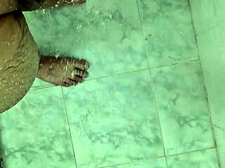 Deixando a Rola Bem Limpa Para Voce Mamar in Cute Homemade Action. Neighbors Watch Twink Solo!