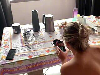 hora do café, loira gostosa, suck my cock while another guy drills you?