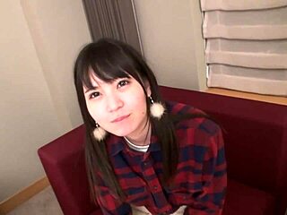 Wow, that clerk Minami is so sensitive, I gave her a cumshot