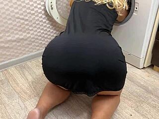 Hey, saw my stepmom's sexy mature ass on her knees, had to go for anal!