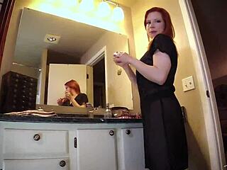 Stepmom lures me with her flawless bare ass