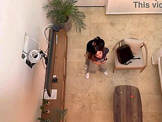 Dos lesbianas calientes follando en vacaciones