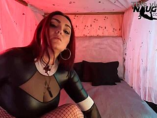 play candlelight masturbation game with fisting and dildo