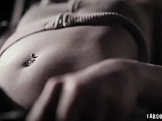 I caught my stepmom gettin' pussy penetration from Riley Star