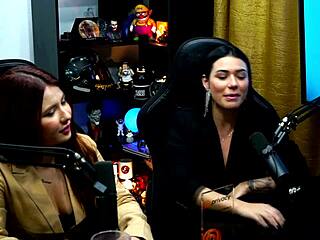 Pocahontas and Isa suck Clara Dalcol's tits during the podcast