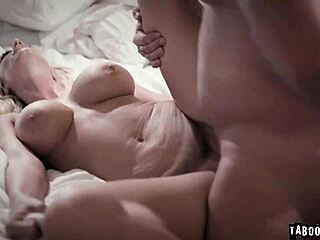 I caught my stepmom gettin' pussy penetration from Riley Star