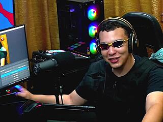 isa viajante gets naked in studio and asks ruan to touch her ass - podcast popum no barraco.