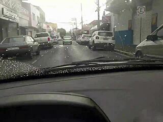 Motorista De Uber Gozou Na Boca Da Passageira Pagando Corrida Com Boquete