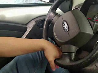 Motorista De Uber Gozou Na Boca Da Passageira Pagando Corrida Com Boquete