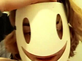 i'm desperate to piss right here with amateurs