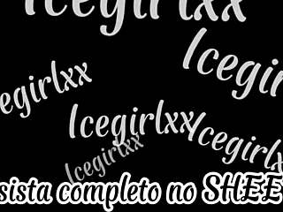 आइसगर्लएक्स शियर ब्रा में गैंड हिलाती