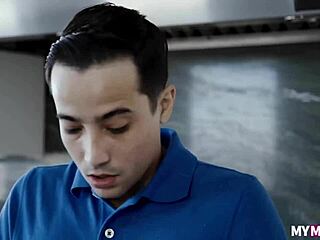 Slimthick Vic bends over for stepson in wild hardcore session