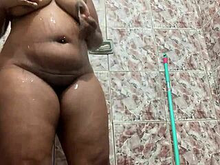 Ebony Woman Twerks Her Giant Ass To Funk Music.