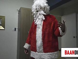 Entro a la habitación de mi vecina para follarla por ser muy puta sus bragas huelen a sexo?