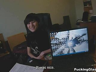 fucking glasses girl in a quickie, best deal ever 😏