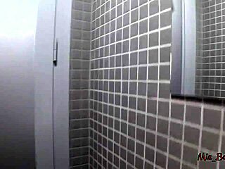 Fit babe Mia Bandini craves cum on yoga pants