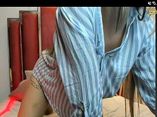 Salome2 Stuns in Colombian Web Chat with Bold Sexy Moves. Watch Her Tease and Please Online Now.