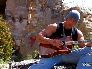 Muscle dude Rob Diesel fucks busty babe hard in her ass in public