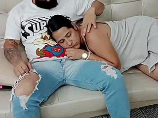 el masaje a mi madrastra se salio de control y termina chupandome la polla directo a su garganta