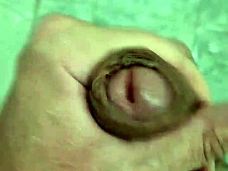 Punheta E Gozada No Banho