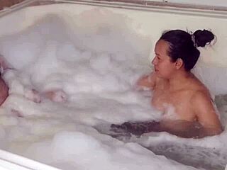 I giv a bubbly blowjob to that big cock