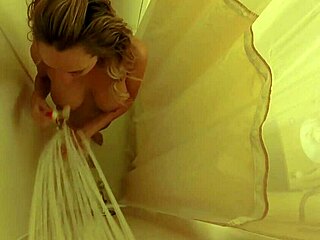 brett rossi showers 😍