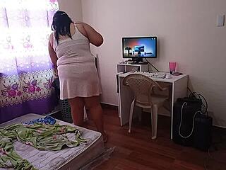 I’m obsessed with seducing the curvy maid