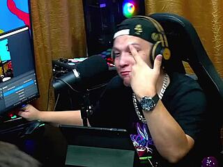 Girlfriend gives intense handjob on podcast