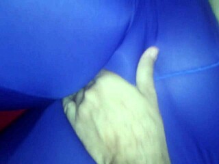 सेक्सी जिना हलीमे इंटेंस वर्कआउट के दौरान जोर से ड्रिल्ड होती है