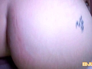 Fudendo uma novinha tcheca sem camisinha, full action on red