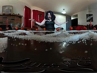 जायंटेस गॉथ थेरेपिस्ट Jane Judge ने VR 360 4K में किया डोमिनेट