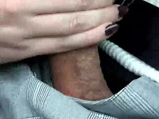 risky blowjob while driving in the car, so damn public