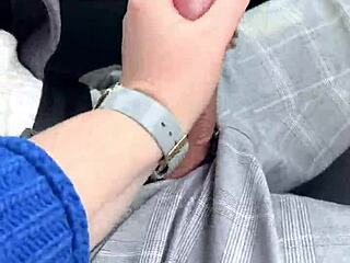 risky blowjob while driving in the car, so damn public