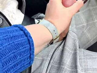 risky blowjob while driving in the car, so damn public