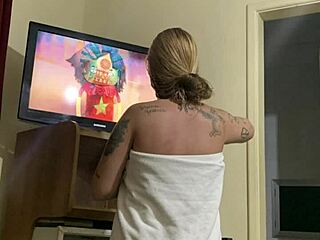 blonde famous instagrammer loses phone, intimate videos leak online