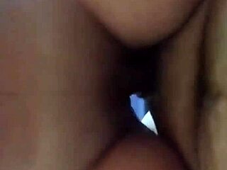 hermosa chica con grandes tetas quiere mi polla bien adentro