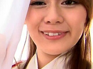 मैं एशियन स्लट हूं जो गैंगबैंग हो रही है