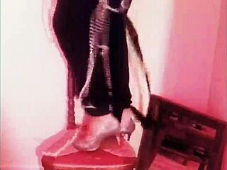 Breaking Chains and Escaping Bondage in Femdom Play!