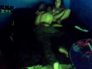 Pide Verga a Gritos Luego de Venirse a Chorros en Su Cara