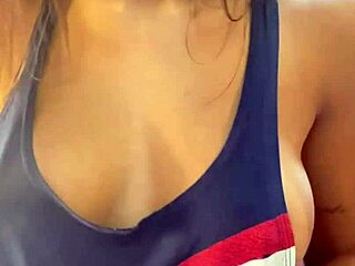 adoro ser ativa na cama louca para chupar um vizinho