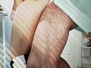 बॉयफ्रेंड मुझे कुकिंग लंच के दौरान कुकंबर प्ले से सरप्राइज करता है