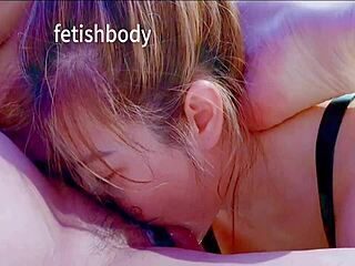 एशियन प्रदर्शिका बाथ में नंगी डांस और बॉन्डेज चुदाई के लिए स्ट्रिप करती