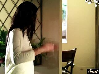 Glamorous Babe Enjoys Intense Action with Sticky Finish on Her Body