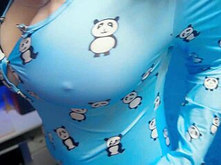 Wow, cheating wife sucks and rides while husband’s away!